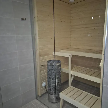 1st Floor, 33m2 1-bedroom App, Sauna, Close To The Shop, Airport And Train Station * فانتا